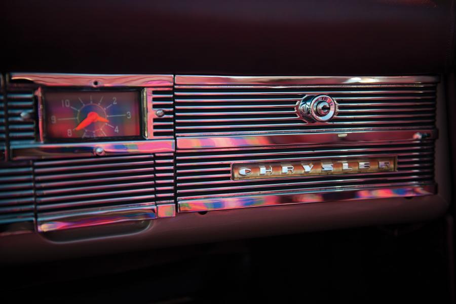 Детали интерьера Chrysler Town & Country Convertible (C46N) 1949 года  (фото 29 из 41)